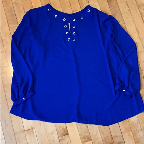 Sami & Jo Peek a Boo Blouse - Picture 2 of 6